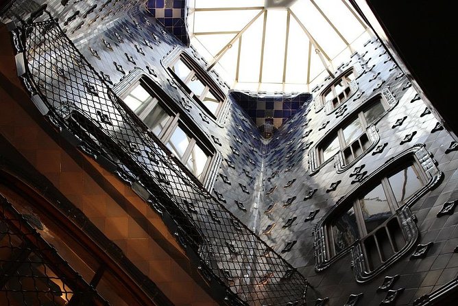 Casa Batlló: entrance tickets and smart guide - The AR Walk Through Time: How the SmartGuide Changes the House