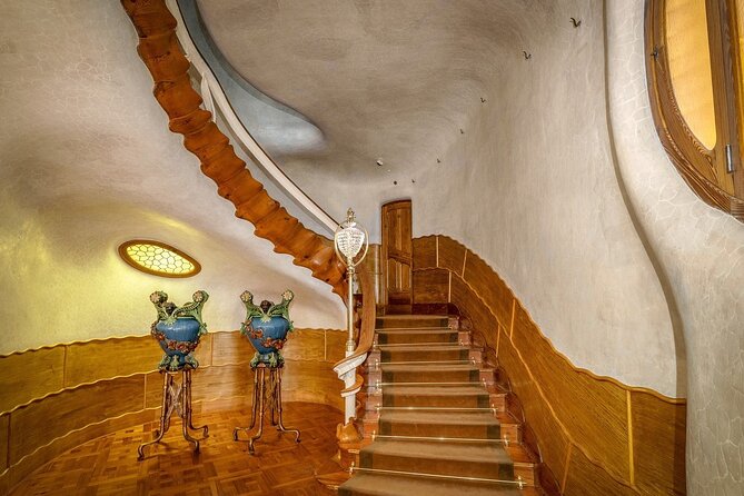 Casa Batllo Fast Track Tour with Optional White Rabbit Museum - Gaudí Cube + Radio Guide System: Better Listening in a Busy House
