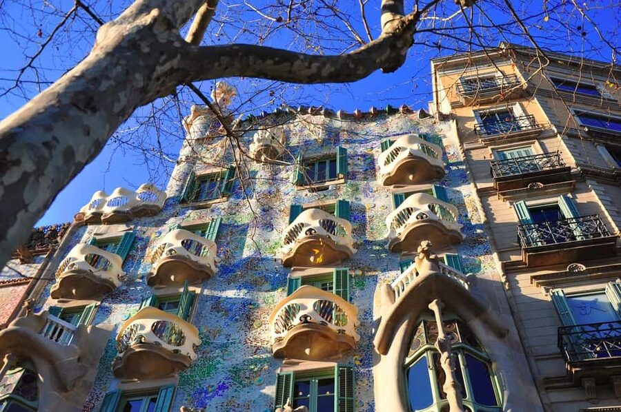 Casa Batlló First Access Tour With Sagrada Família Upgrade - First access to Casa Batlló, what it changes for you