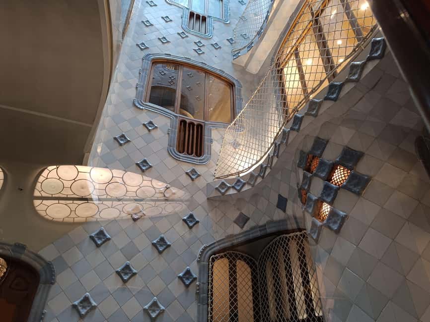 Casa Batlló First Access Tour With Sagrada Família Upgrade - The Sagrada Família upgrade plus mini architecture walk: what you gain