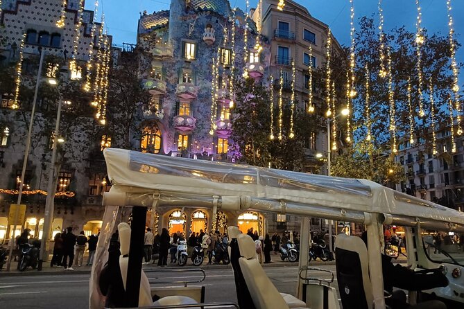 Christmas Lights Tour of Barcelona in Private Eco Tuk Tuk - A 60-minute Christmas Lights loop that works when you have limited time