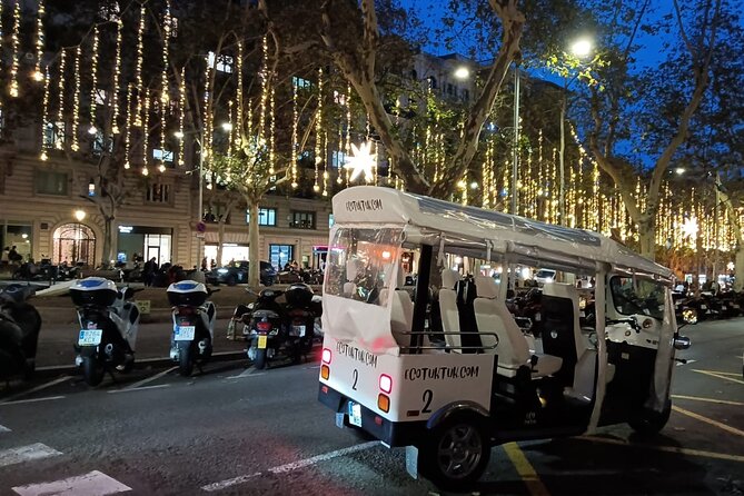 Christmas Lights Tour of Barcelona in Private Eco Tuk Tuk - What you actually see on the route, from Plaça Catalunya to Arc de Triomf