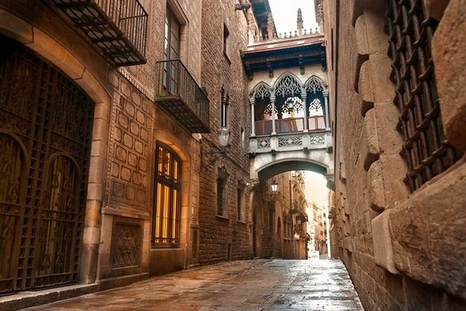City Tour Barcelona - Casa Mila (La Pedrera): official guide + VIP-style entry