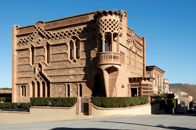 Colonia Guell & Gaudi's Crypt Admission Ticket with Audioguide - Timing and logistics: leaving Barcelona for the village outside the city