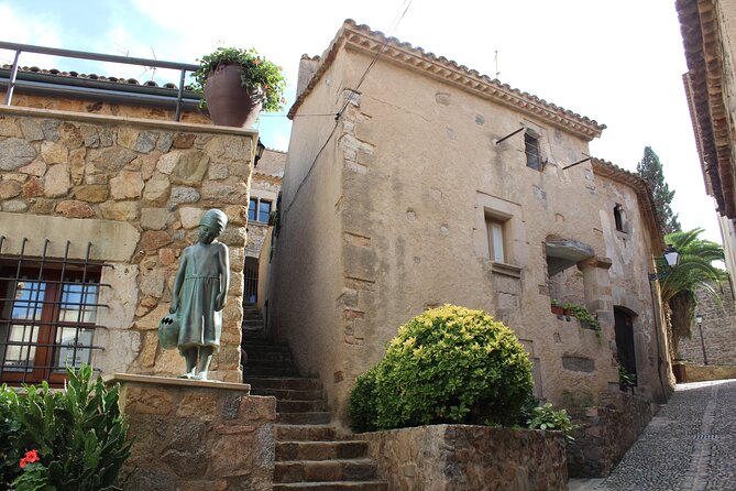 Costa Brava Beach Tour from Barcelona to Tossa de Mar - Beach setup and comfort: umbrellas and sunbeds on site