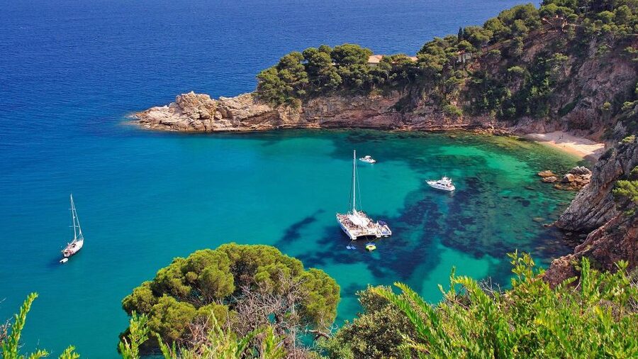 Costa Brava: Boat Ride and Tossa Visit with Hotel Pickup - Key Things That Make This Costa Brava Day Trip Worth It