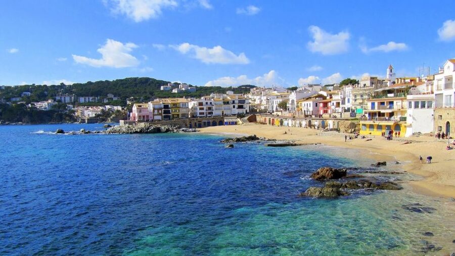 Costa Brava: Boat Ride and Tossa Visit with Hotel Pickup - Traditional Village Time and Local Streets in Sant Feliu de Guíxols