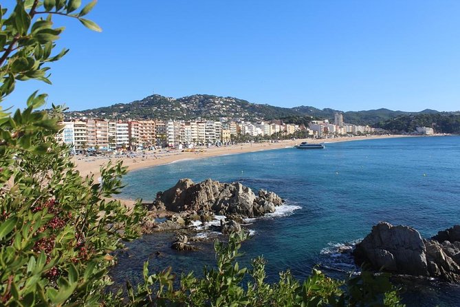 Costa Brava Day Sightseeing Tour with Boat Trip from Barcelona - North Station at 8:30: how the day starts in Barcelona