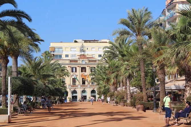 Costa Brava Day Sightseeing Tour with Boat Trip from Barcelona - Tossa de Mar: the guided Vila Vella walk and lighthouse views