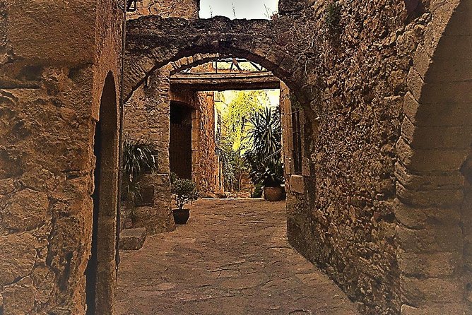 Costa Brava Private Experience by Car with local expertise - How long is the day, and how it feels in real time