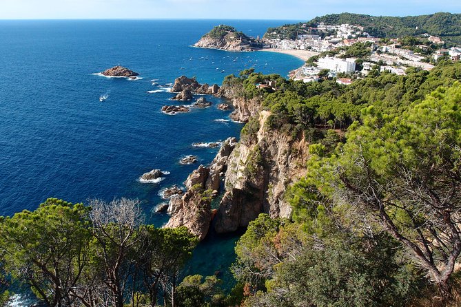 Costa Brava, Tossa de Mar Private Tour, hotel pick-up & Boat Ride - Castillo de Tossa: castle views you can pace your way through