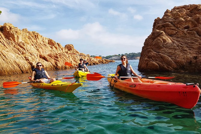 Costa Brava Tour with Kayak & Lagoon Snorkeling - Getting out of the city: meeting point, timing, and the travel rhythm