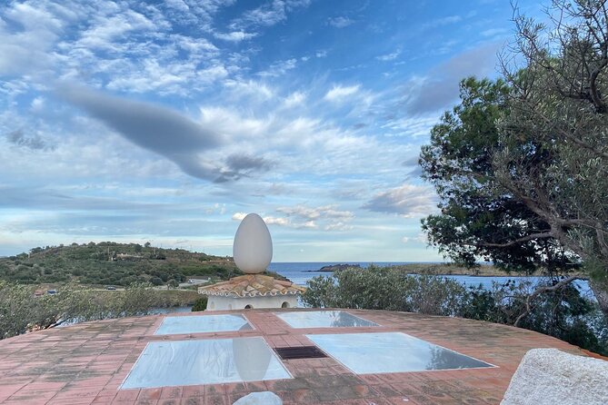Dali Museum, Figueres & Cadaques Private Tour with Hotel pick-up - Figueres streets and the Dalí Theatre-Museum that started it all