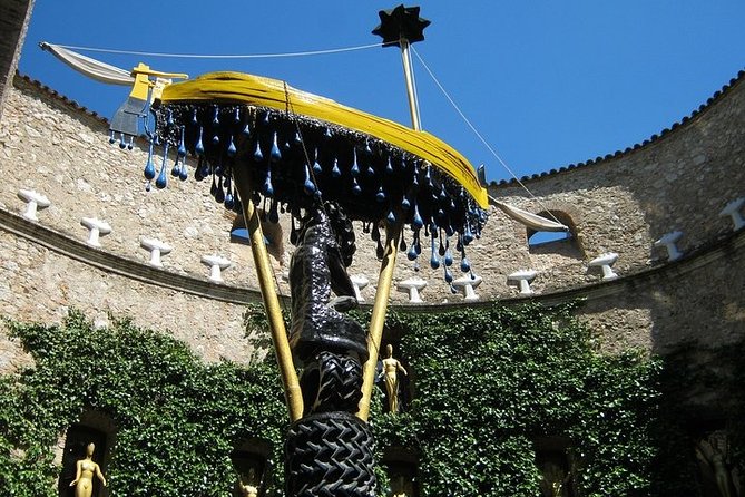 Dalí Museum + Girona Tour - Girona Old Walled Quarter and Força Vella: medieval lanes by the Oñar River