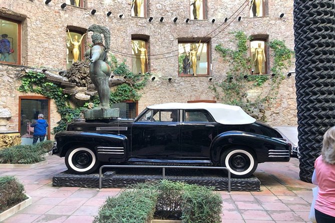 Dalí Museum + Girona Tour - Guide and pacing: turning a long day into a manageable one