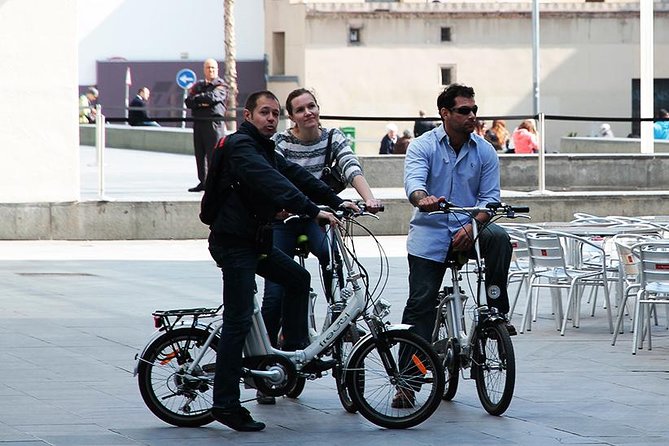 E-Bike Barcelona Highlights & Park Guell in Small Group - Parc de la Ciutadella: A Comfortable Breather in the Middle of It All