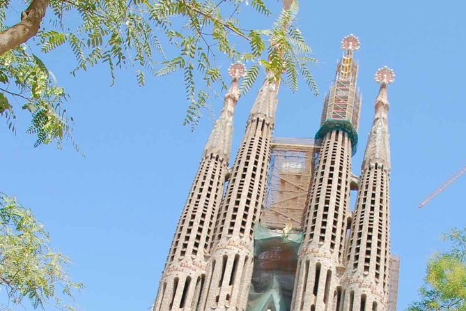 E-Bike tour in Barcelona with English Guide - Meet at Carrer dEnric Granados 5, then pick your Electra bike