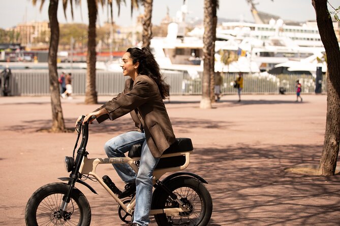 E Fatbikes Rental in Barcelona - Helmet, lock, and electric assist settings that keep you in control