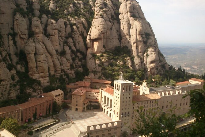 Easy Montserrat: Half Day Trip from Barcelona - Abadia de Montserrat: guided monastery time you can actually use