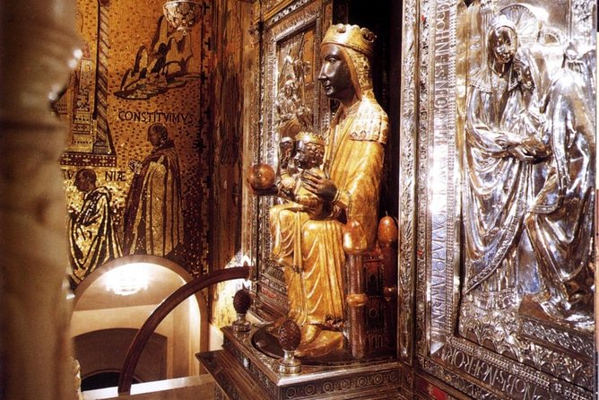 Easy Montserrat: Half Day Trip from Barcelona - Meeting at Barcelona North Station: the part that can break your day
