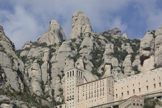 Easy Montserrat: Half Day Trip from Barcelona - Getting up the mountain: coach comfort and the included rack railway