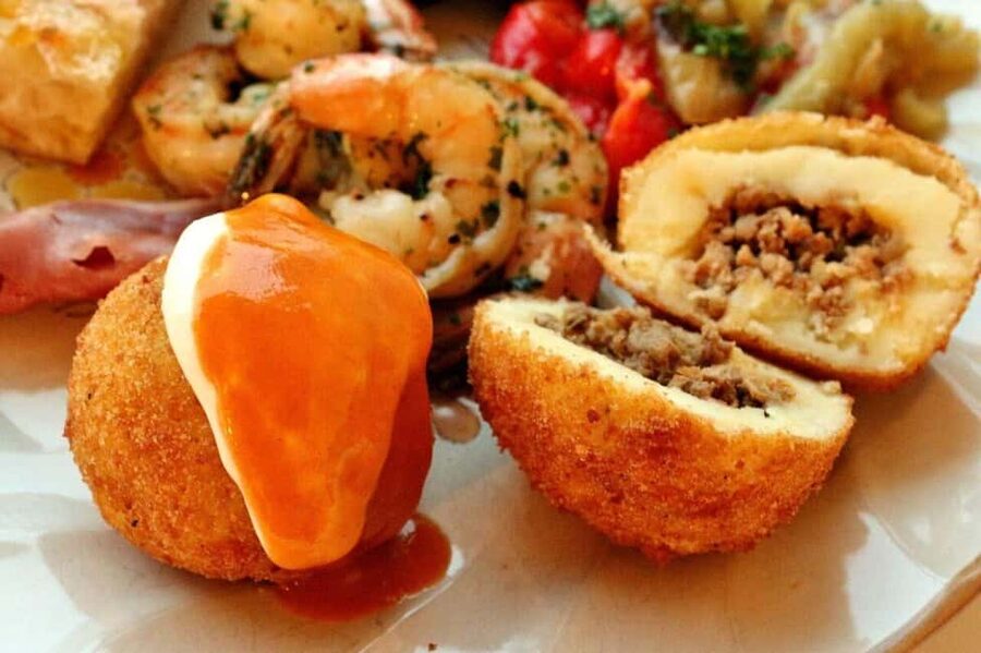 Eat Like a Local: Hidden Gràcia Catalan Tapas Tour Barcelona - Croq & Roll Croqueteria: Crispy, Creamy Croquetas