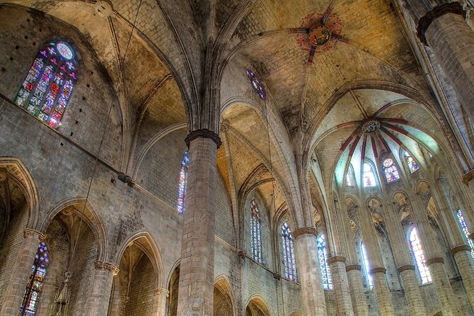 El Born: Santa Maria del Mar Tour with Exclusive Rooftop Views - Getting there: meeting point, no hotel pickup, and what to expect