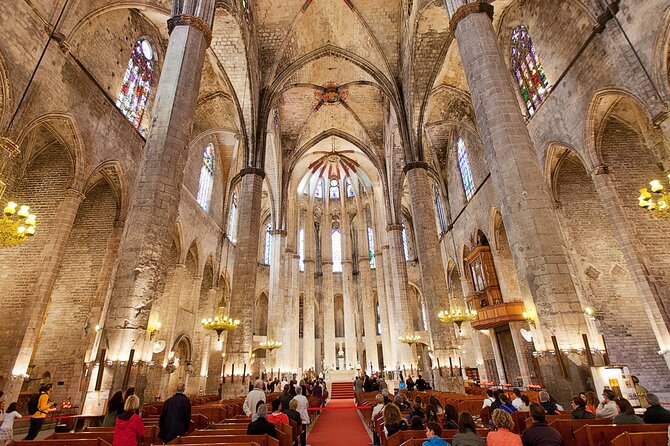El Born: Santa Maria del Mar Tour with Exclusive Rooftop Views - Priority access inside a Catalan Gothic basilica