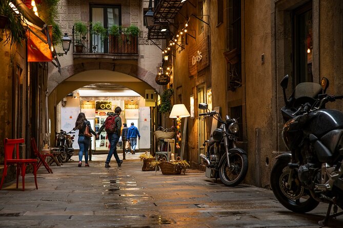 Elevate Your Photography - Barcelona Private Tour & Workshop - Plaça Reial, Pont del Bisbe, and Sant Felip Neri: practice frames that change fast