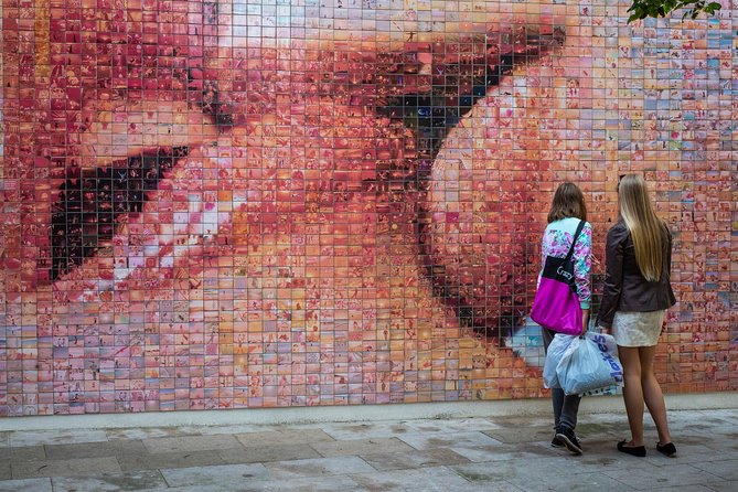 Elevate Your Photography - Barcelona Private Tour & Workshop - Barcelona Cathedral and El Born: biggest landmarks, plus street-level history