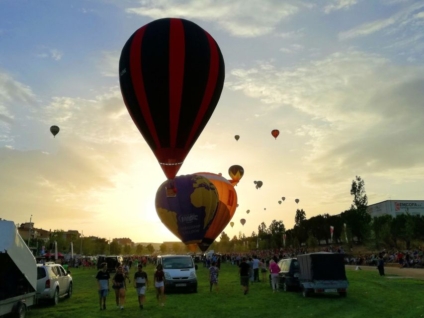 European Balloon Festival: Hot Air Balloon Ride - Before takeoff: meeting the crew, the picnic energy, and helping inflate
