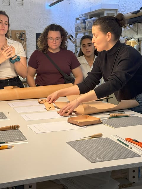 Experience in Leather Goods Workshop- Leather Accessory - What this Leather Goods Workshop is really like