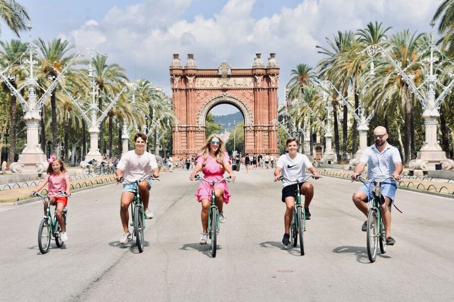 Explore Barcelona by Bike & Photo Shooting - Port Vell to Barceloneta Beach: Sea Air and Picture-Perfect Stops