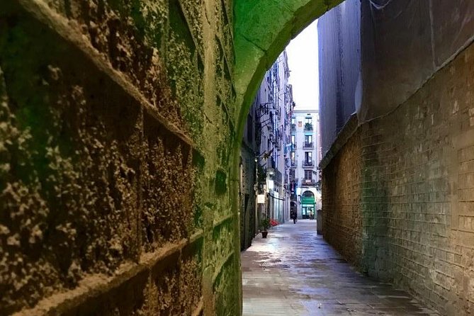 Explore hidden streets of Barcelona with a local - Key things that make this tour worth your time