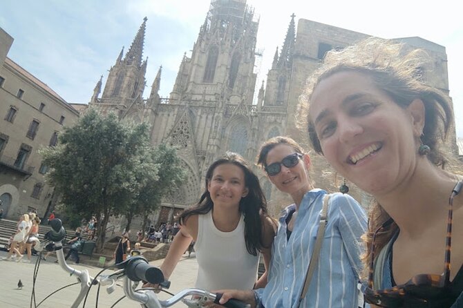 Familly friendly traditions & food tour: tailored tapas & games! - Gothic Quarter traditions in 20 minutes, plus quick orientation
