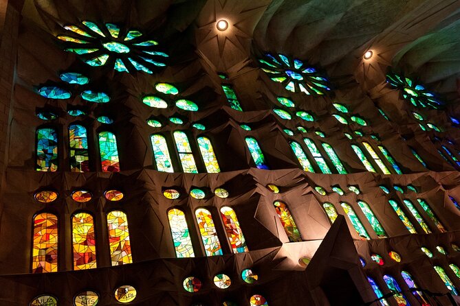 Family Friendly Tour of Sagrada Familia - Liv Booklets, Quizzes, and Prizes: The Secret Sauce for Kids