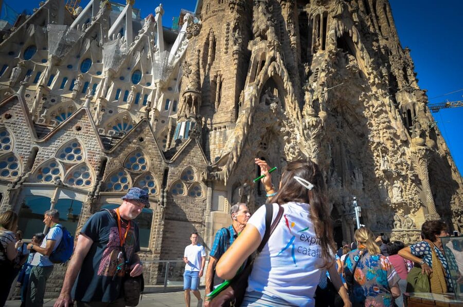 Fast Track: Sagrada Familia & Barcelona Full-Day Tour - Passeig de Gràcia and the Modernisme corridor