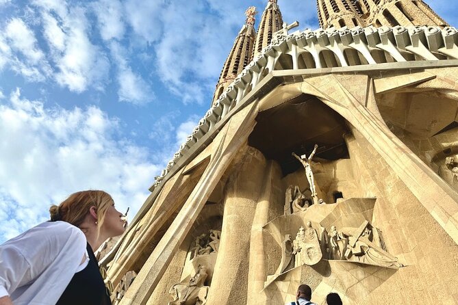 Fast Track Sagrada Familia Guided Tour - Language and radio headsets: how to make sure you can actually hear