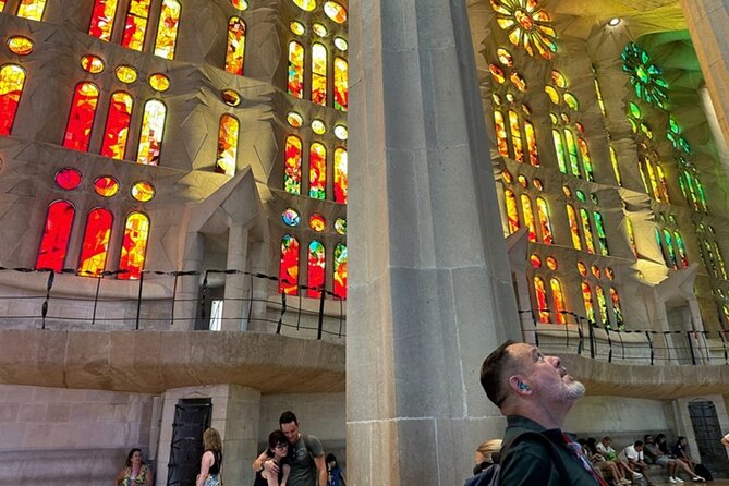 Fast Track Sagrada Familia Guided Tour - Group size and pace: lively, not private