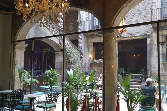 Flamenco Show at Dalmases Palace in Barcelona - Stop at Palau Dalmases: what happens when you arrive and settle in