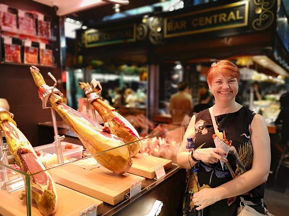 Food & Drink Private Tour of Barcelona in Traditional Taverns - Barcelona taverns, but with a guide who gets it right