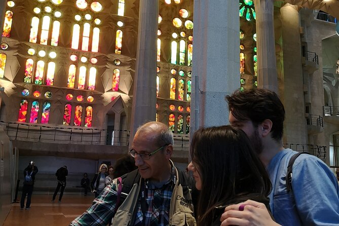 Food & Drink Tasting Private Tour & Sagrada Familia Skip the Line - Sagrada Familia: skip-the-line entry plus audio guide and a taxi ride