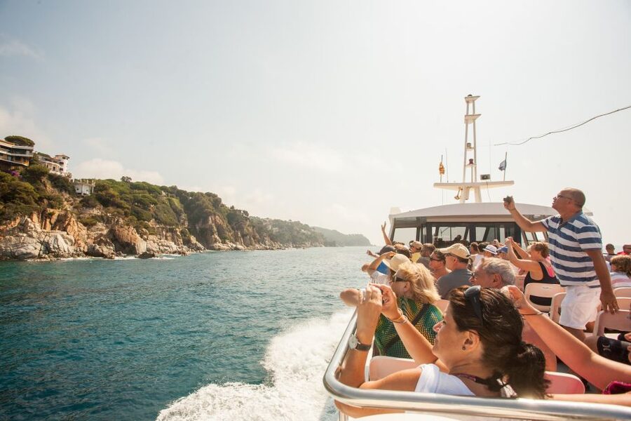From Barcelona: Costa Brava Day Tour with Boat Trip - Getting There the Smart Way: Estació del Nord to Lloret and Back