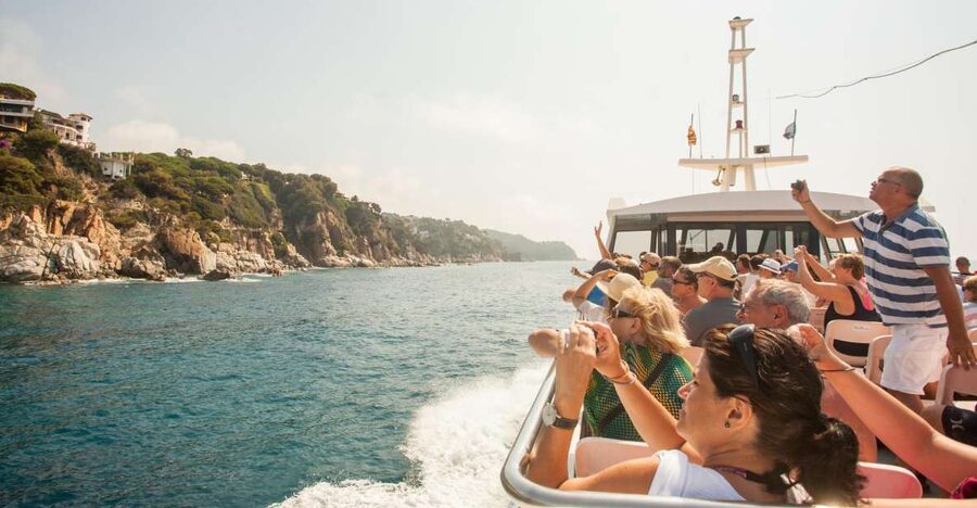 From Barcelona: Costa Brava Day Tour with Boat Trip - Tossa de Mar: Fortified Old Town, Sa Roqueta, and Beaches