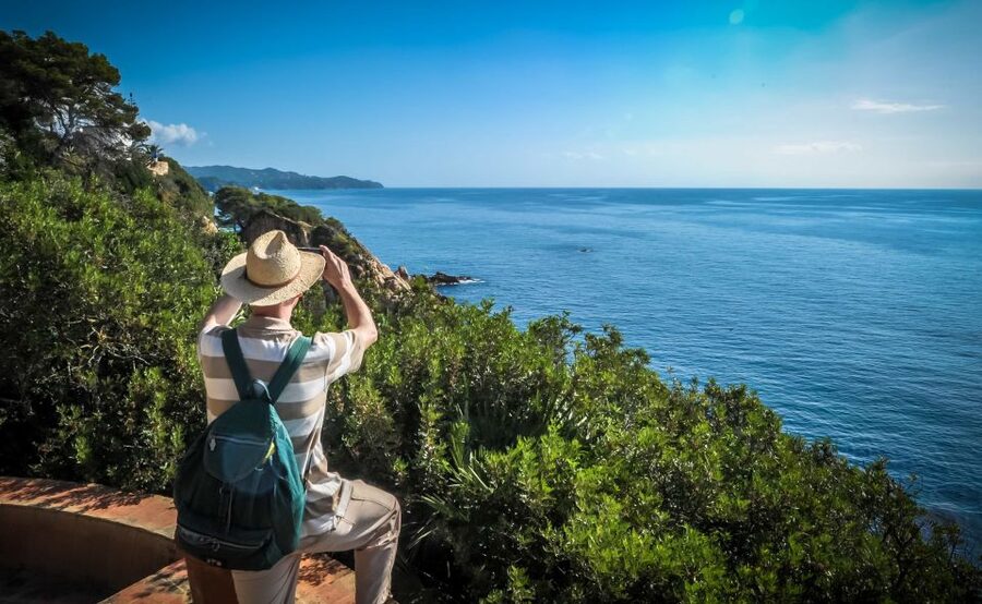 From Barcelona: Costa Brava Day Tour with Lunch - Tossa de Mar: the fortified town walk and the lighthouse view