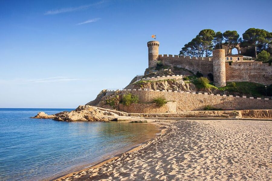 From Barcelona: Costa Brava Day Tour with Lunch - Getting out of Barcelona: meeting point and bus comfort