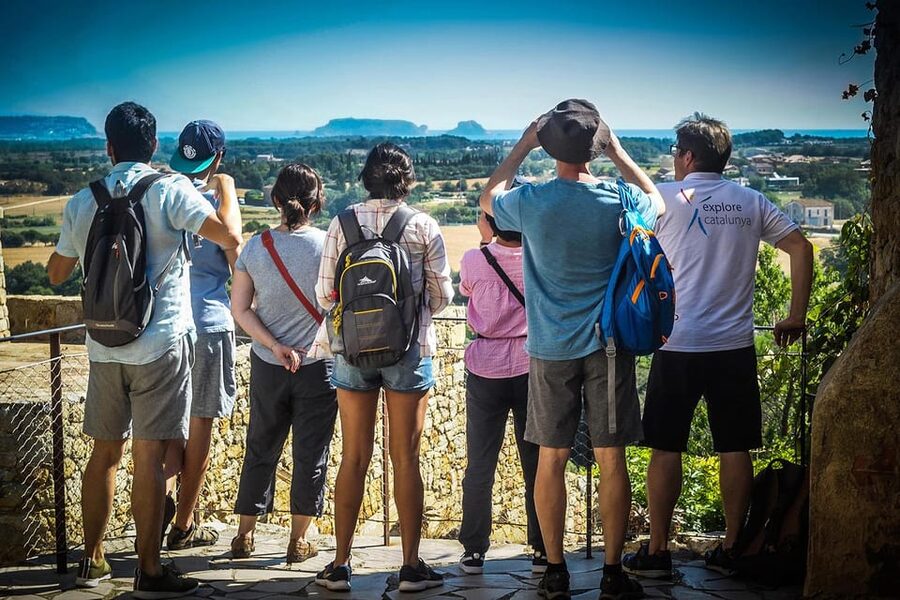 From Barcelona: Girona and Costa Brava Day Tour - Girona to the Sea: why this trip works