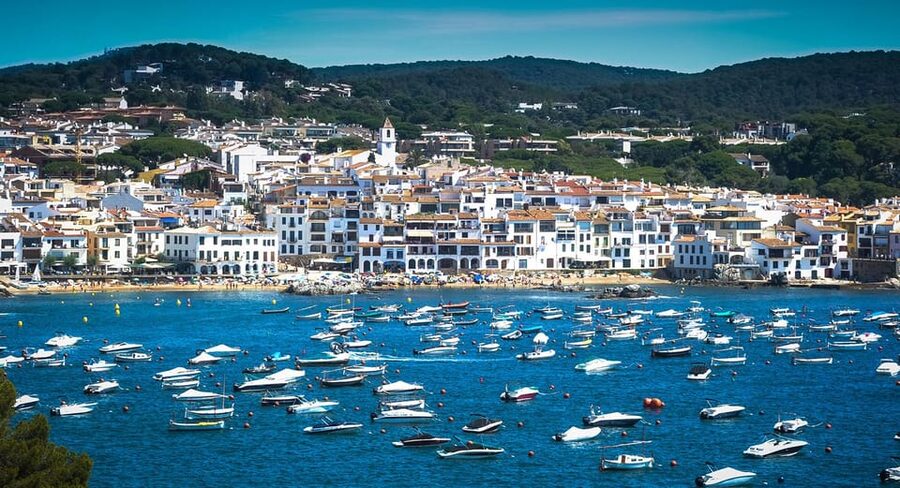 From Barcelona: Girona and Costa Brava Day Tour - Girona old town walk: cathedral time, Jewish Quarter lanes, and Arab Baths
