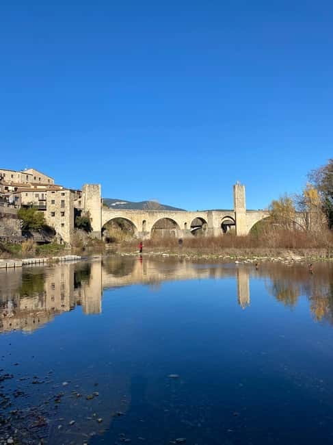 From Barcelona: Girona, Besalú & Medieval Villages Day Trip - Comfort tips for shoes, photos, and lunch choices