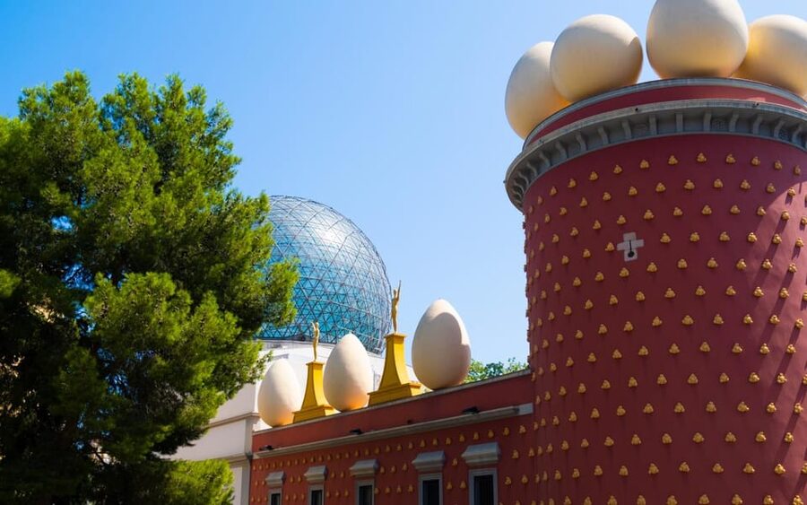 From Barcelona: Girona, Figueres, Dalí Museum, and Cadaqués - Getting Started in Barcelona: The Meeting Point and the Timing Trap